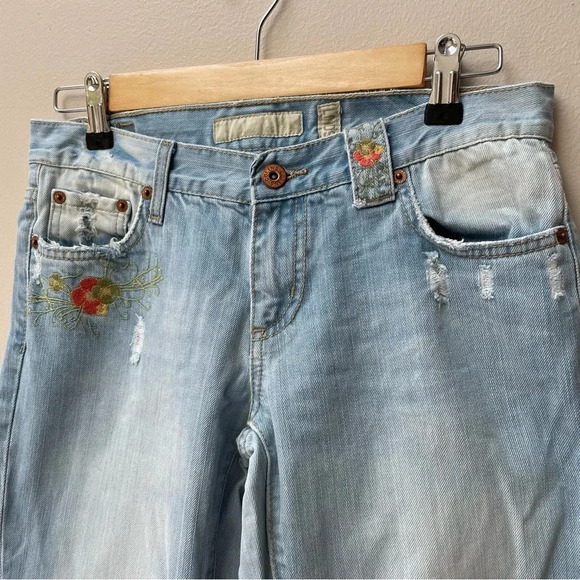 Colin’s Denim - Colin’s Embroidered Floral Distressed Light Wash Lindsay Jeans Size 00